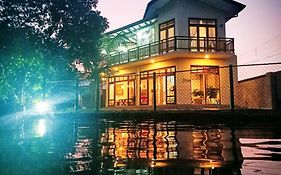 Aurora Lagoon Front